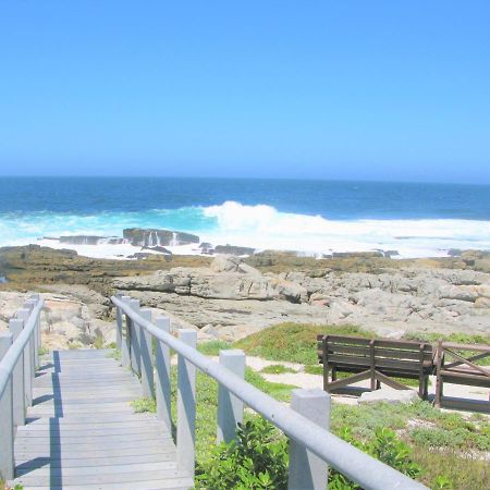 Вилла Beachfront House - Hermanus Whale View Экстерьер фото