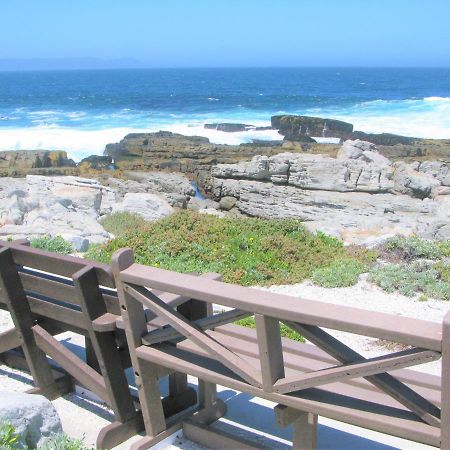 Вилла Beachfront House - Hermanus Whale View Экстерьер фото