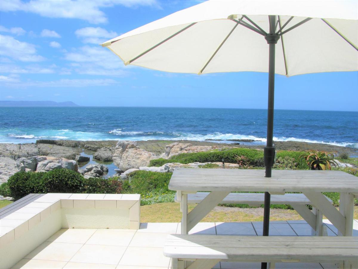 Вилла Beachfront House - Hermanus Whale View Экстерьер фото