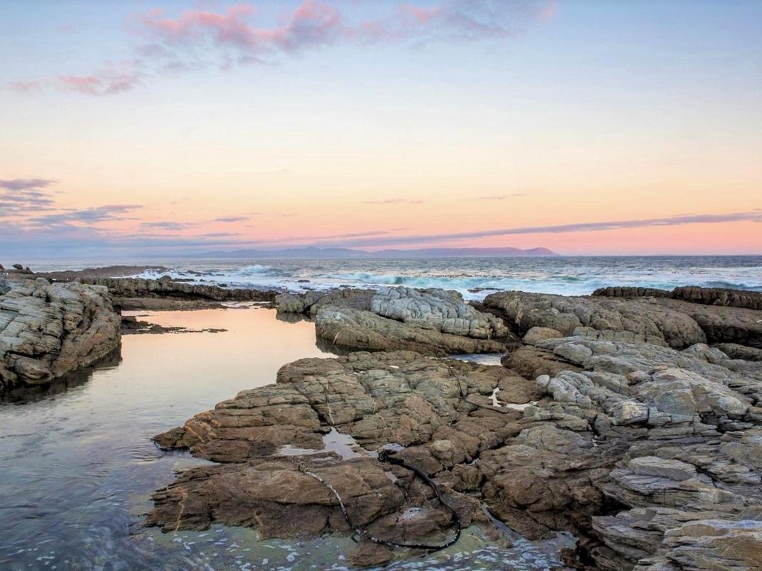 Вилла Beachfront House - Hermanus Whale View Экстерьер фото