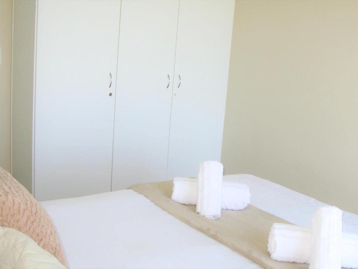 Вилла Beachfront House - Hermanus Whale View Экстерьер фото