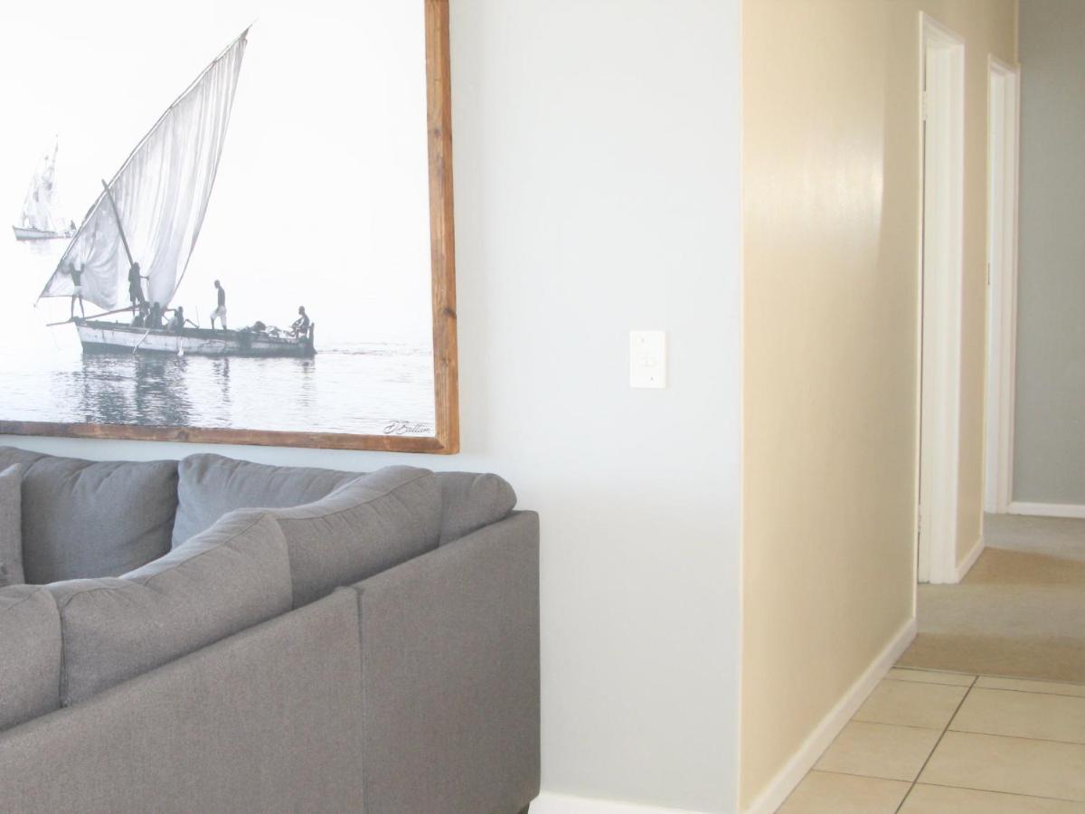 Вилла Beachfront House - Hermanus Whale View Экстерьер фото