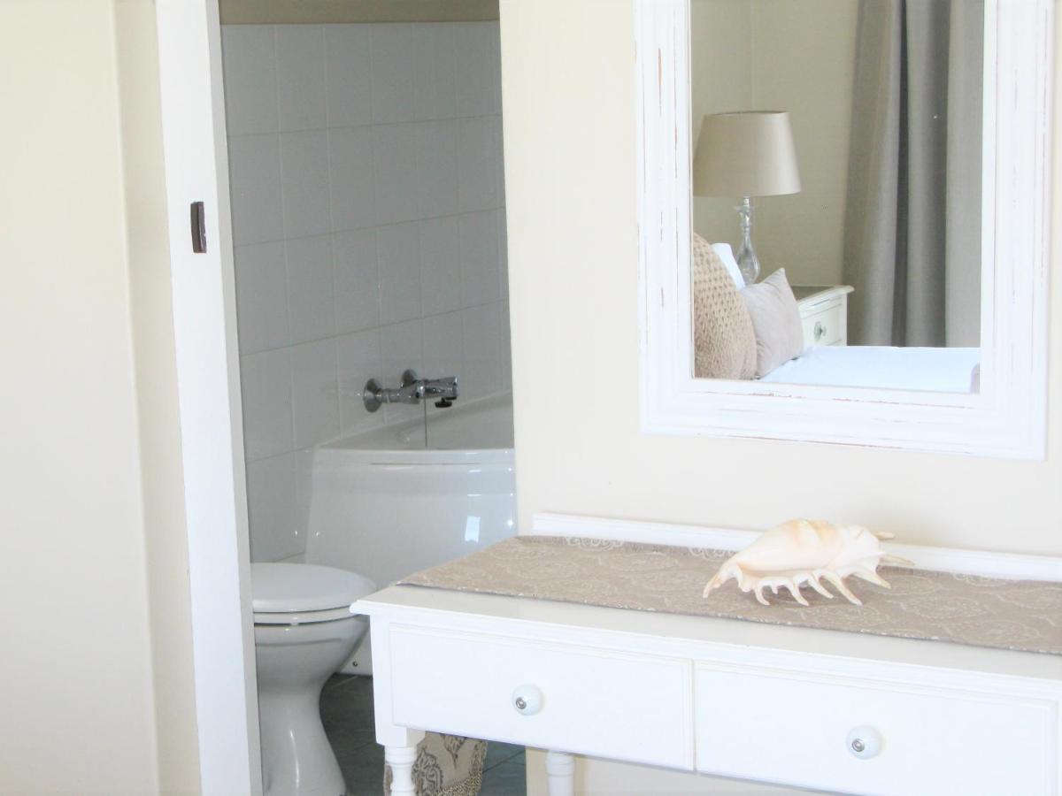 Вилла Beachfront House - Hermanus Whale View Экстерьер фото