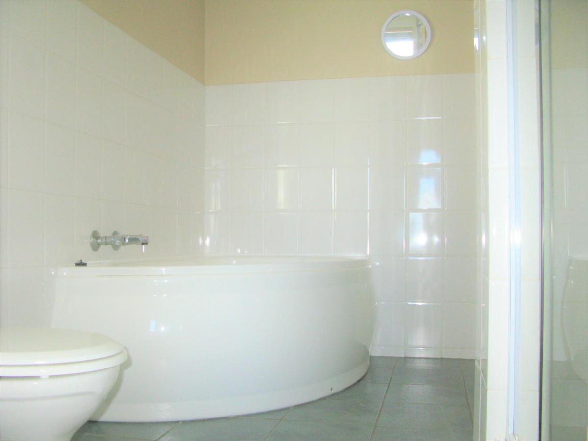 Вилла Beachfront House - Hermanus Whale View Экстерьер фото