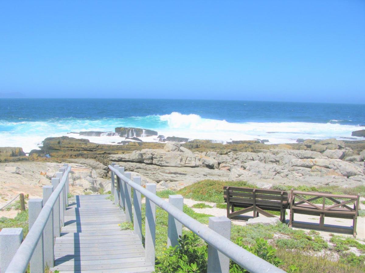 Вилла Beachfront House - Hermanus Whale View Экстерьер фото