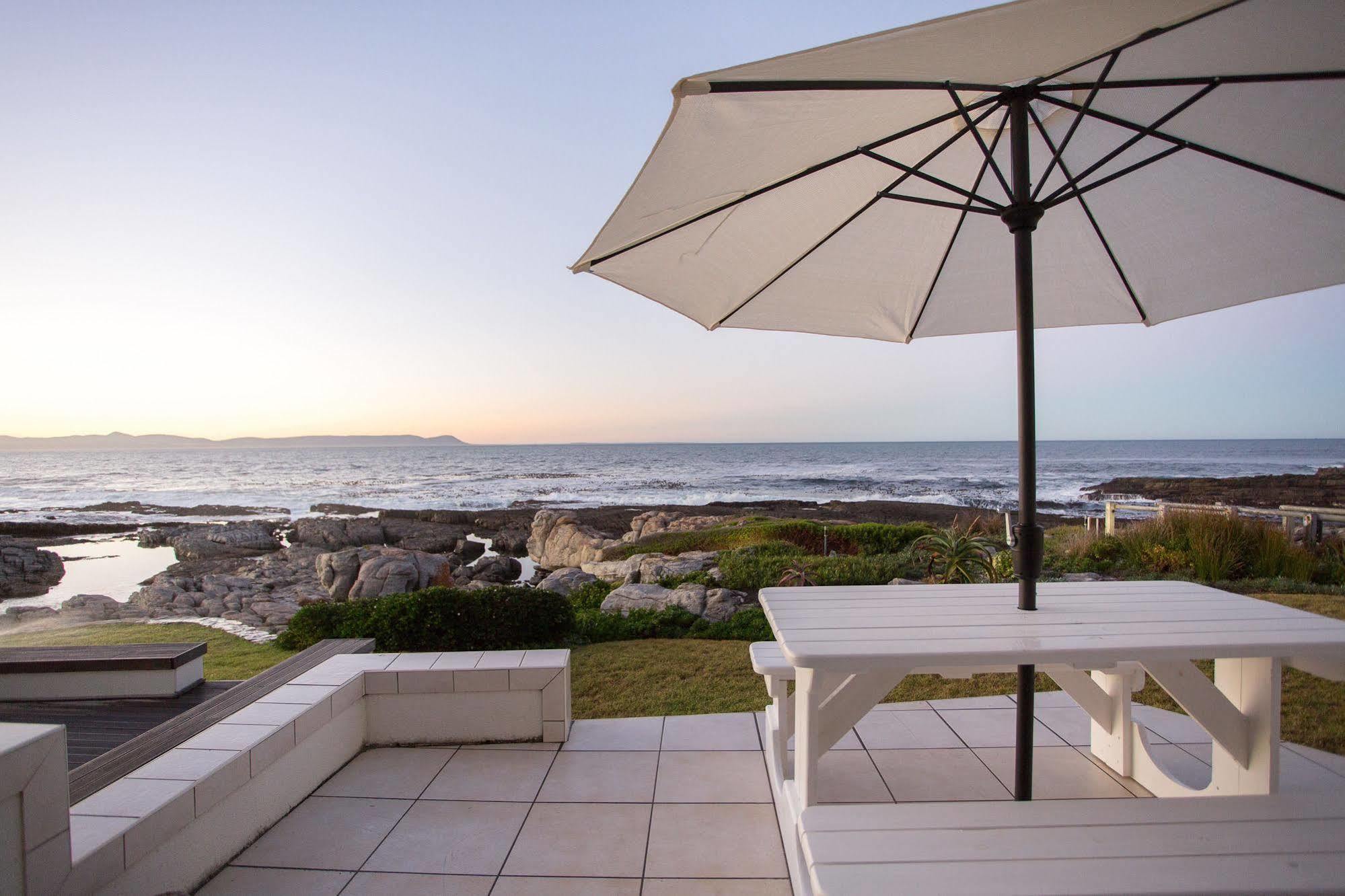 Вилла Beachfront House - Hermanus Whale View Экстерьер фото